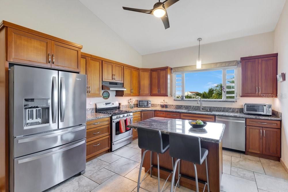 На продажу: $975,000 (4 спален, 3 ванн, 2298 Квадратных фут)