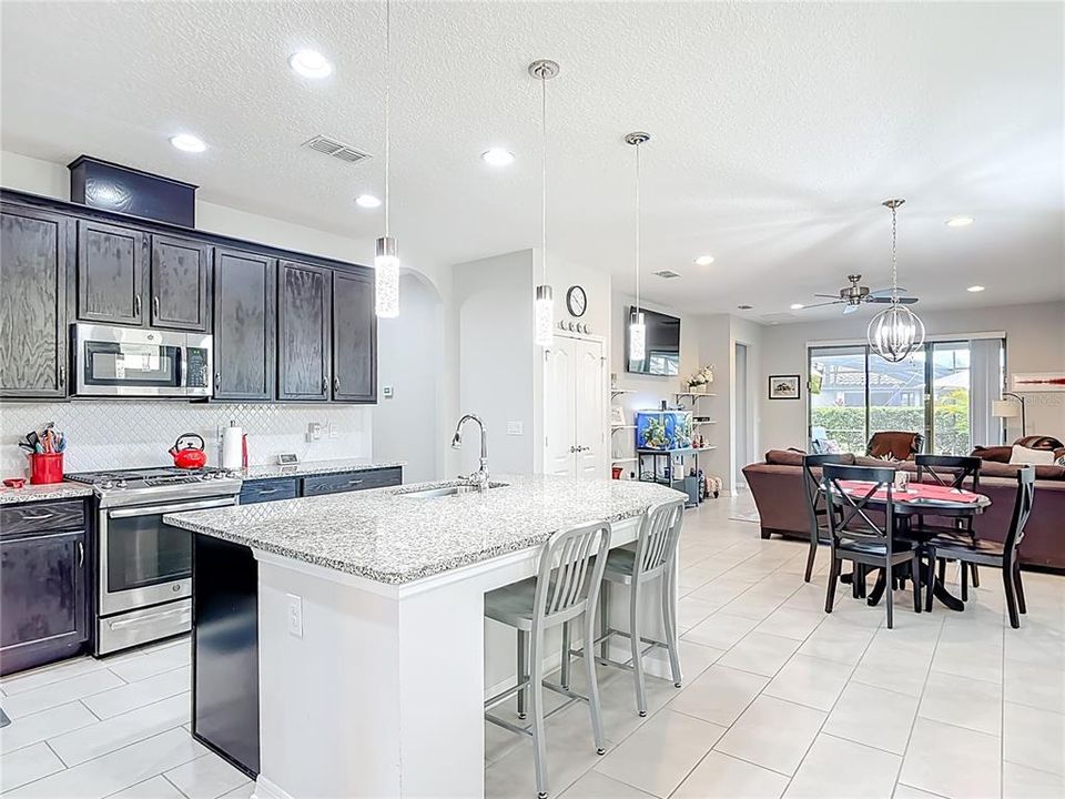 For Sale: $469,000 (3 beds, 2 baths, 2112 Square Feet)