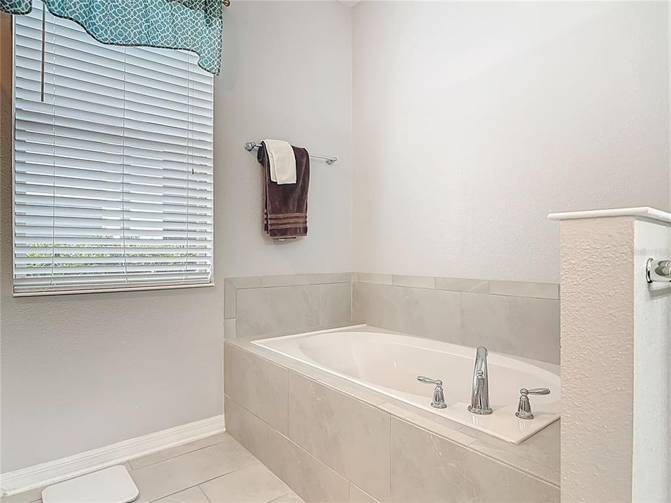 For Sale: $469,000 (3 beds, 2 baths, 2112 Square Feet)