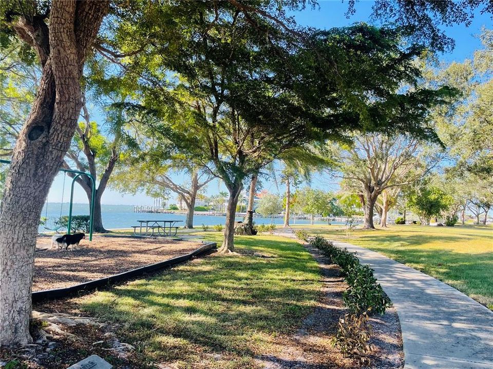 For Sale: $1,200,000 (0.58 acres)