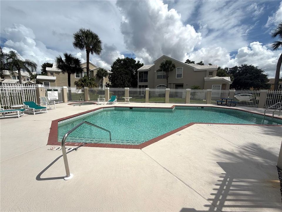 Activo con contrato: $289,000 (2 camas, 2 baños, 1182 Pies cuadrados)