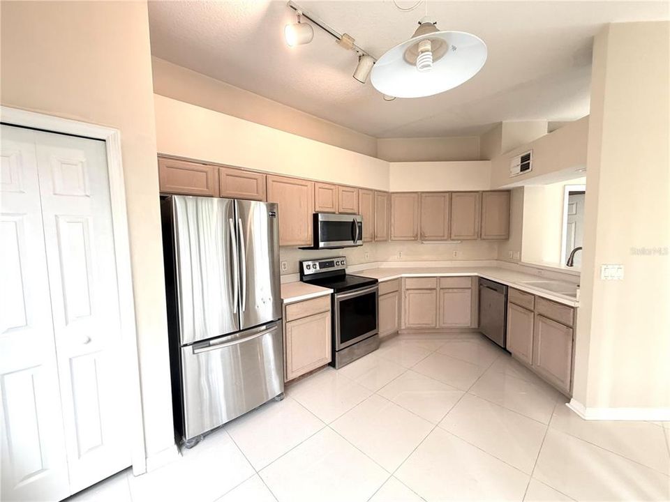 Activo con contrato: $289,000 (2 camas, 2 baños, 1182 Pies cuadrados)