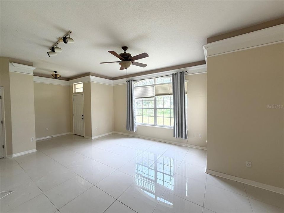 Activo con contrato: $289,000 (2 camas, 2 baños, 1182 Pies cuadrados)