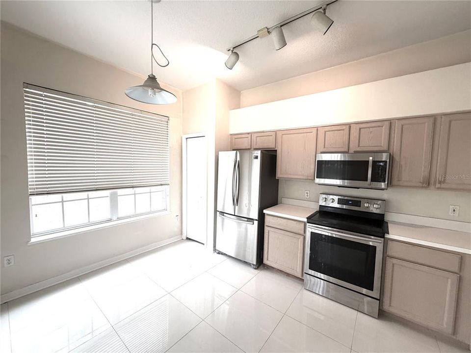 Activo con contrato: $289,000 (2 camas, 2 baños, 1182 Pies cuadrados)