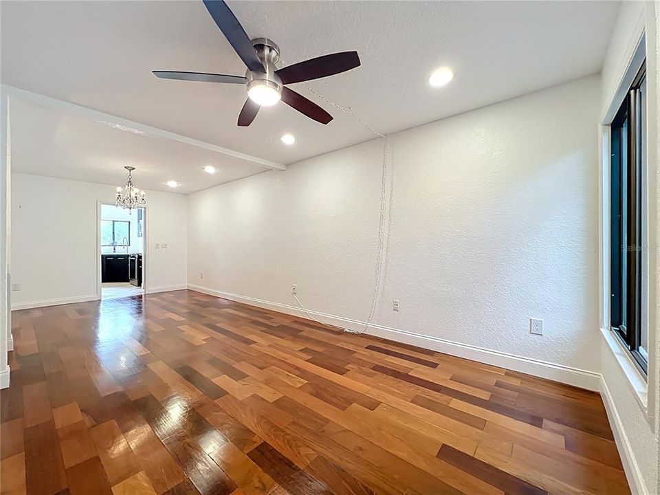 For Sale: $529,900 (2 beds, 2 baths, 1637 Square Feet)