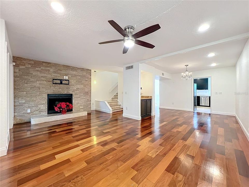 For Sale: $529,900 (2 beds, 2 baths, 1637 Square Feet)