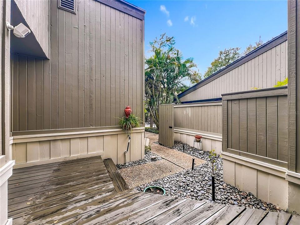 For Sale: $529,900 (2 beds, 2 baths, 1637 Square Feet)