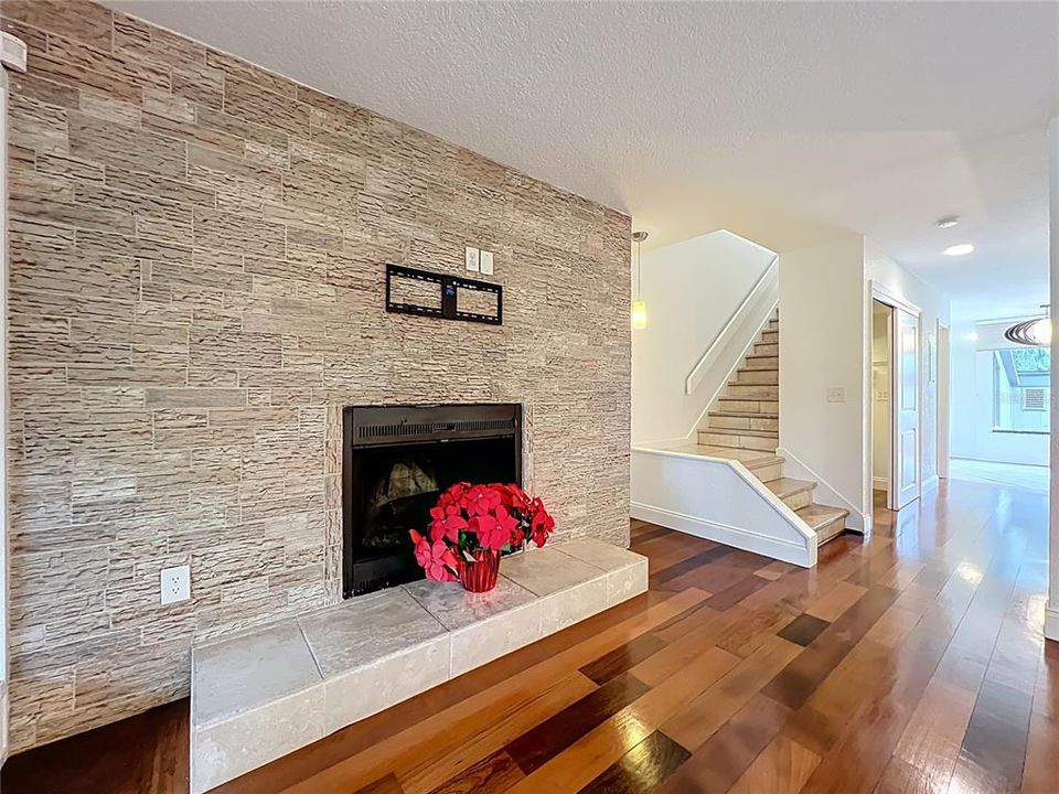 For Sale: $529,900 (2 beds, 2 baths, 1637 Square Feet)