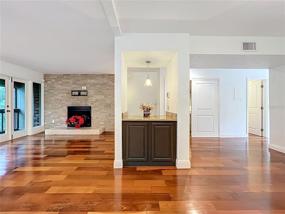 For Sale: $529,900 (2 beds, 2 baths, 1637 Square Feet)