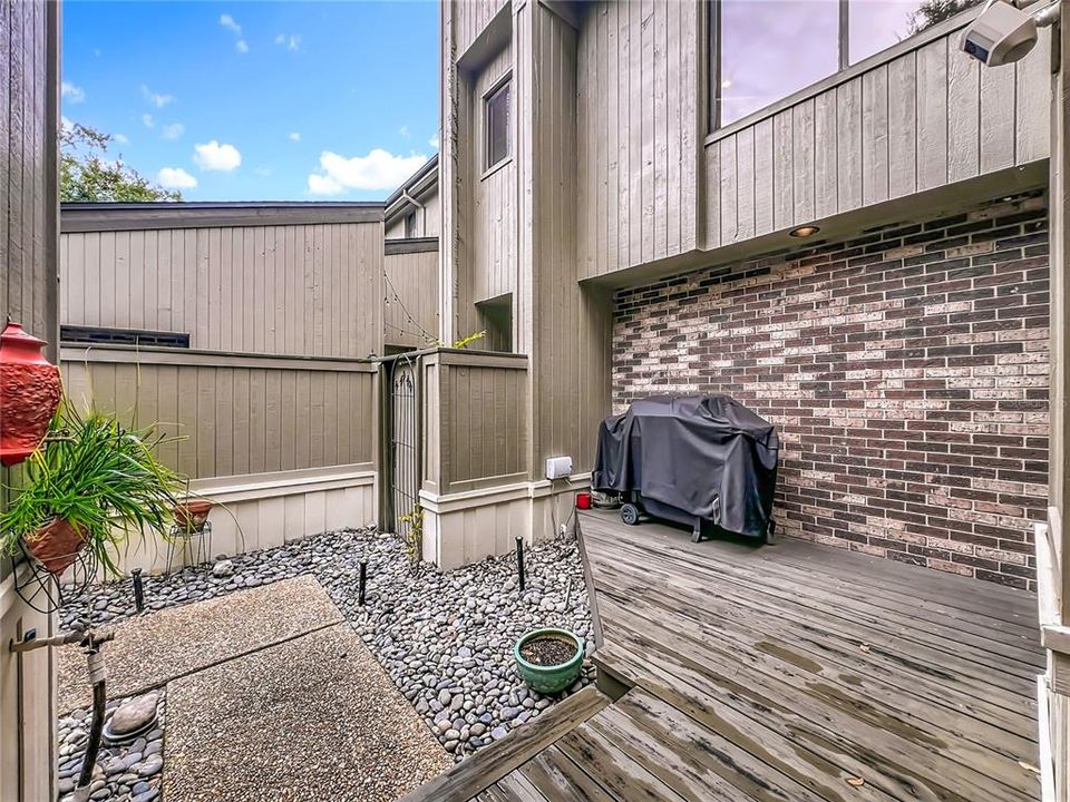 For Sale: $529,900 (2 beds, 2 baths, 1637 Square Feet)