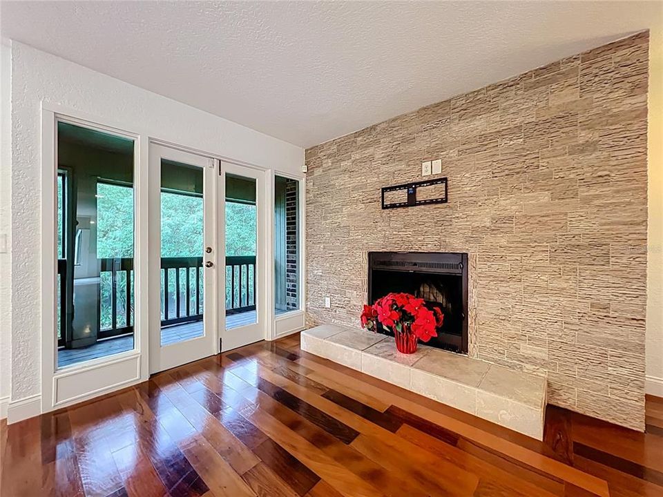 For Sale: $529,900 (2 beds, 2 baths, 1637 Square Feet)