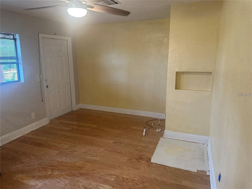 出租: $1,499 (2 贝兹, 1 浴室, 732 平方英尺)