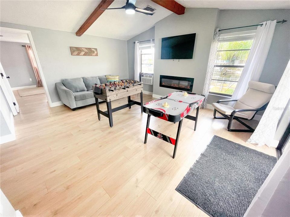 For Sale: $350,000 (3 beds, 2 baths, 1400 Square Feet)