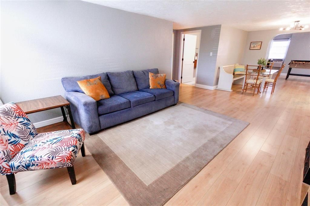 For Sale: $350,000 (3 beds, 2 baths, 1400 Square Feet)