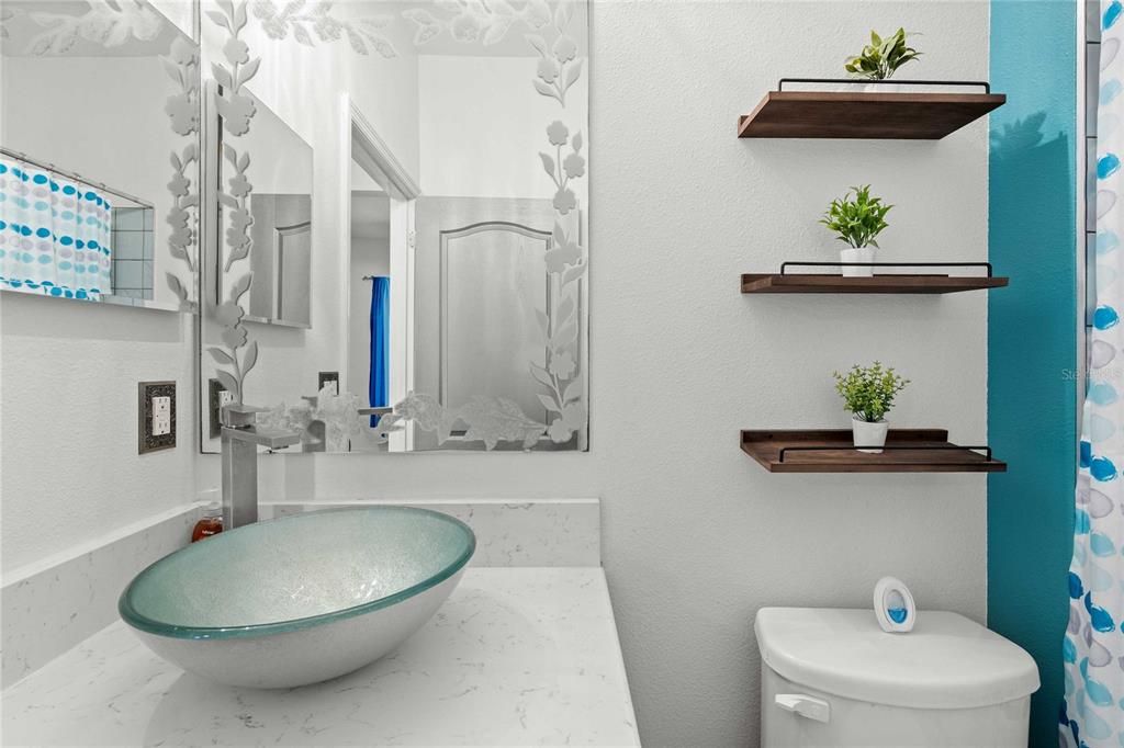 Под контрактом: $299,900 (3 спален, 2 ванн, 1360 Квадратных фут)