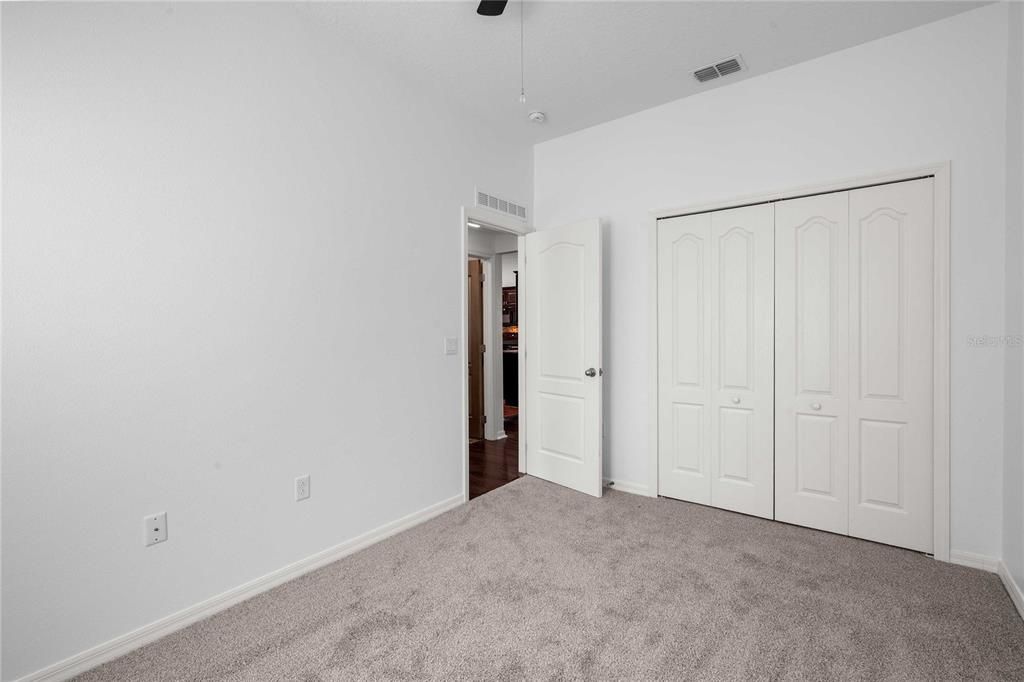 Под контрактом: $299,900 (3 спален, 2 ванн, 1360 Квадратных фут)