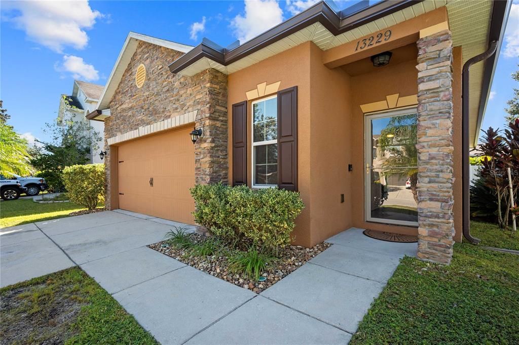 Под контрактом: $299,900 (3 спален, 2 ванн, 1360 Квадратных фут)