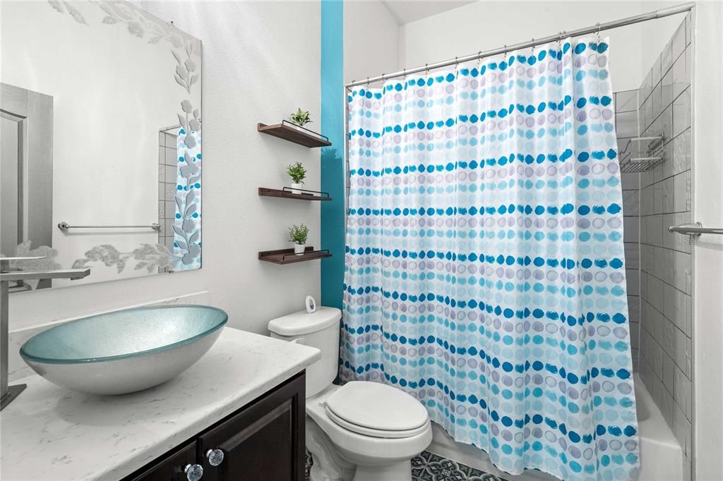 Под контрактом: $299,900 (3 спален, 2 ванн, 1360 Квадратных фут)