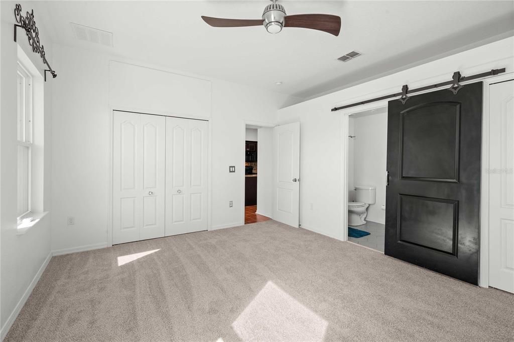 Под контрактом: $299,900 (3 спален, 2 ванн, 1360 Квадратных фут)