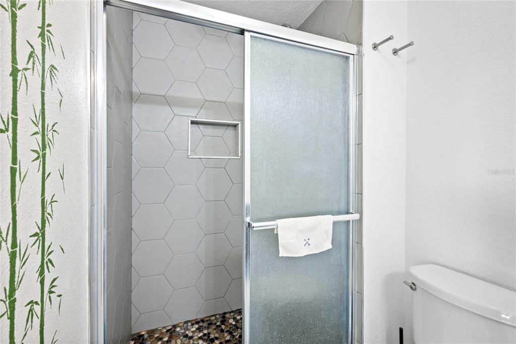 Под контрактом: $299,900 (3 спален, 2 ванн, 1360 Квадратных фут)