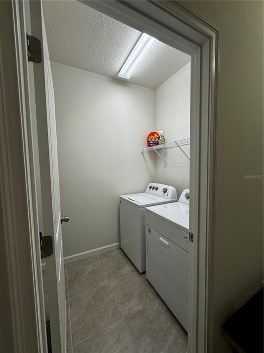 Activo con contrato: $2,400 (3 camas, 2 baños, 1932 Pies cuadrados)