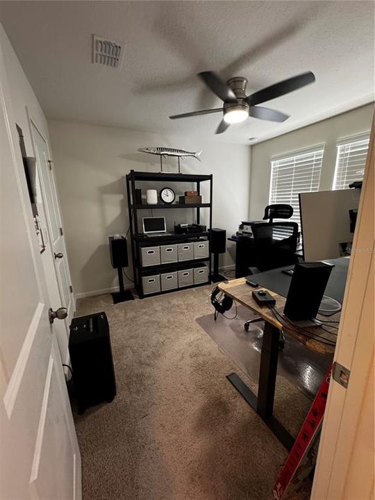 Activo con contrato: $2,400 (3 camas, 2 baños, 1932 Pies cuadrados)