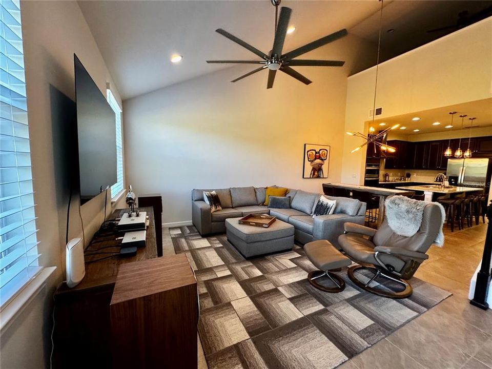 Activo con contrato: $2,400 (3 camas, 2 baños, 1932 Pies cuadrados)