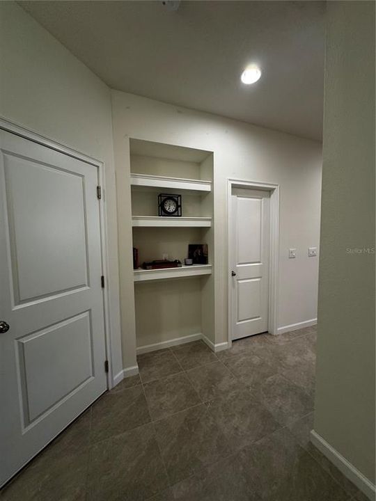 Activo con contrato: $2,400 (3 camas, 2 baños, 1932 Pies cuadrados)