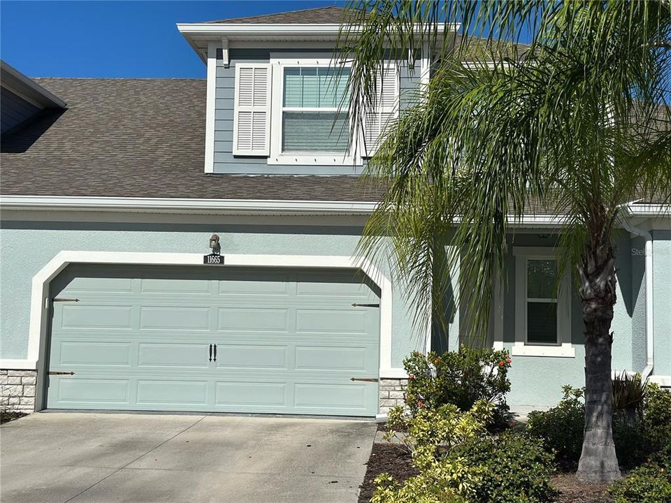 Activo con contrato: $2,400 (3 camas, 2 baños, 1932 Pies cuadrados)