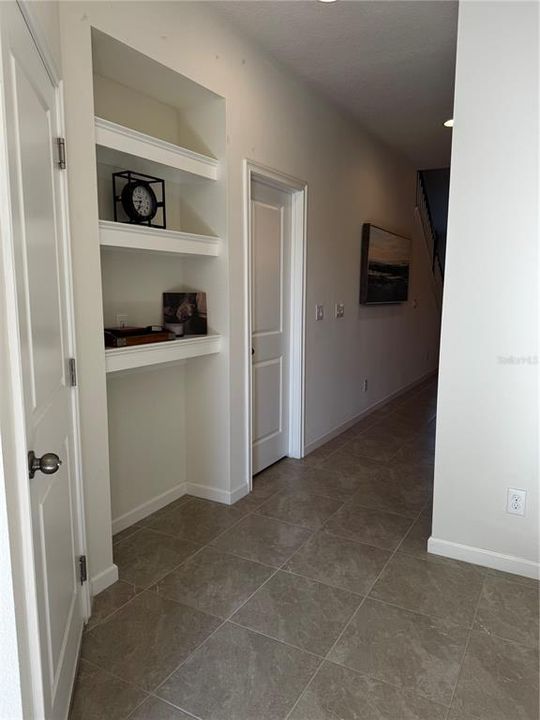 Activo con contrato: $2,400 (3 camas, 2 baños, 1932 Pies cuadrados)