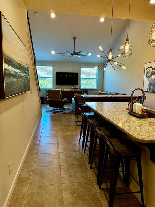 Activo con contrato: $2,400 (3 camas, 2 baños, 1932 Pies cuadrados)