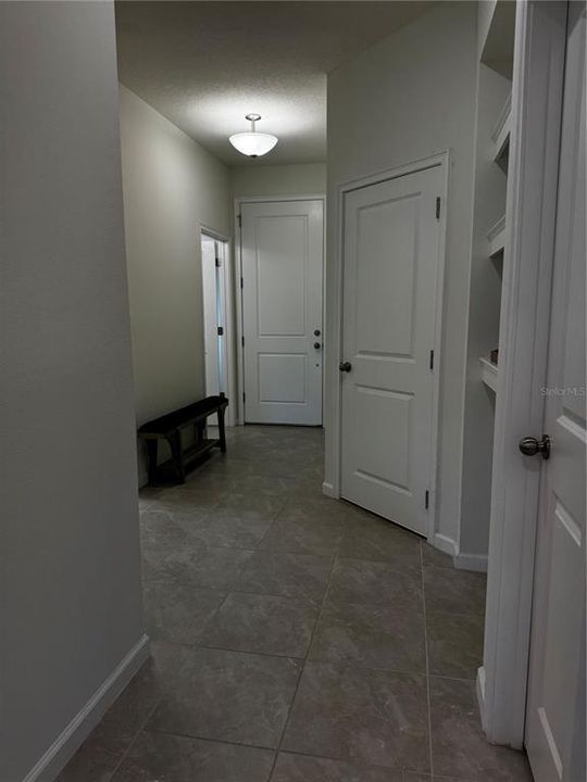 Activo con contrato: $2,400 (3 camas, 2 baños, 1932 Pies cuadrados)