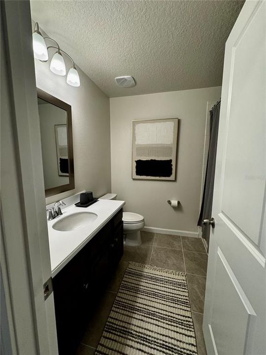 Activo con contrato: $2,400 (3 camas, 2 baños, 1932 Pies cuadrados)