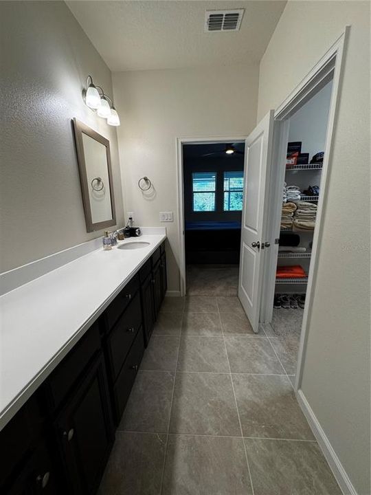 Activo con contrato: $2,400 (3 camas, 2 baños, 1932 Pies cuadrados)