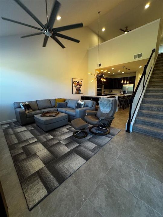 Activo con contrato: $2,400 (3 camas, 2 baños, 1932 Pies cuadrados)