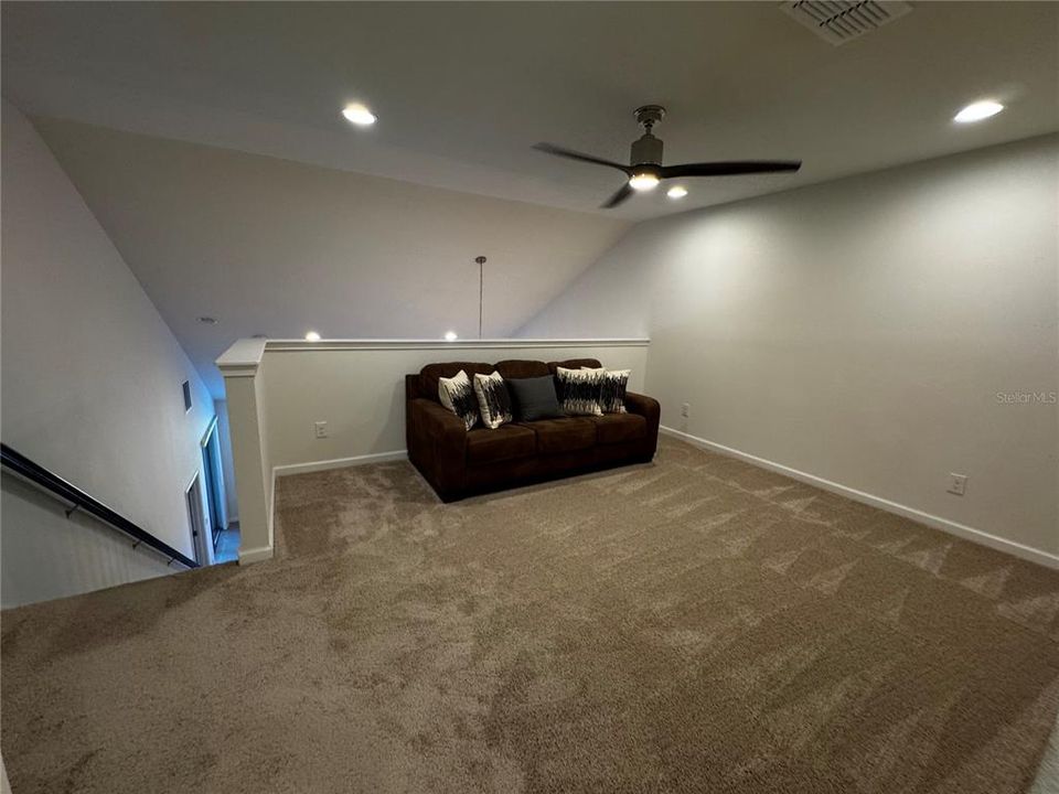 Activo con contrato: $2,400 (3 camas, 2 baños, 1932 Pies cuadrados)