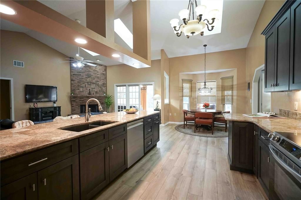 待售: $784,000 (4 贝兹, 3 浴室, 2745 平方英尺)