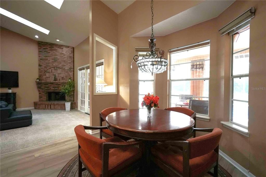 待售: $784,000 (4 贝兹, 3 浴室, 2745 平方英尺)