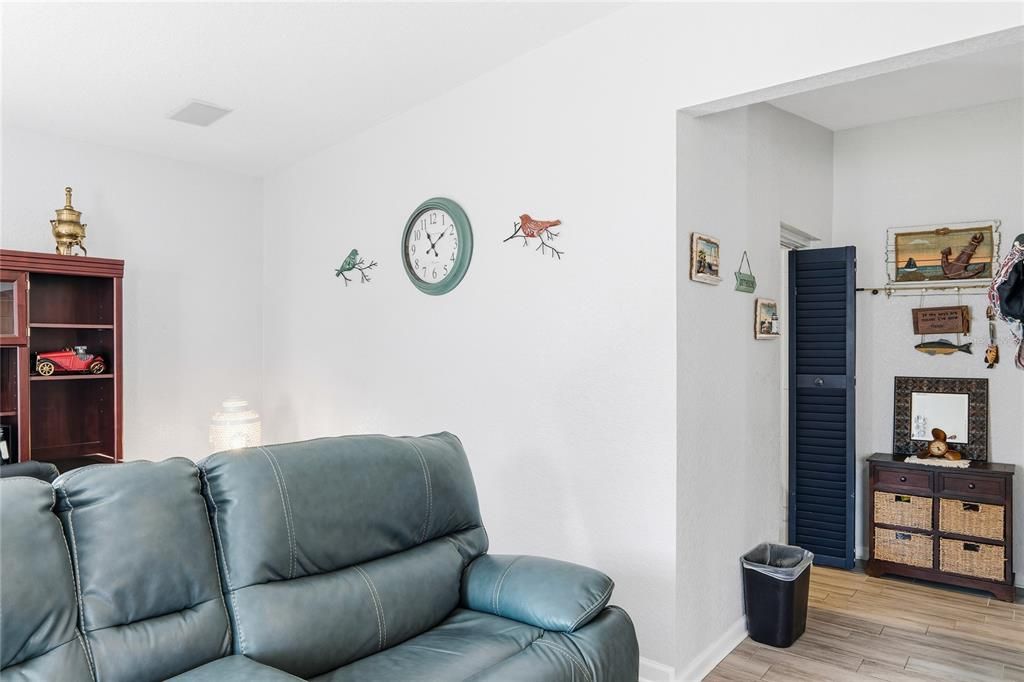 For Sale: $399,900 (3 beds, 2 baths, 1476 Square Feet)