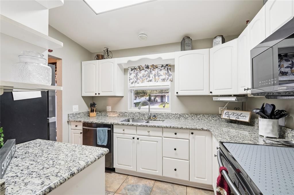 For Sale: $399,900 (3 beds, 2 baths, 1476 Square Feet)