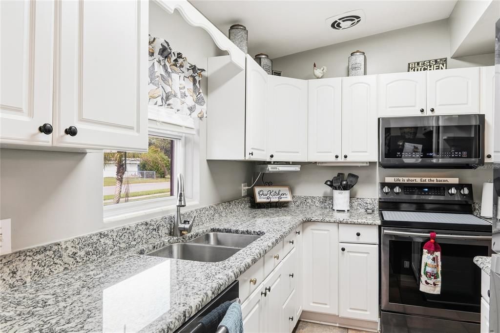 For Sale: $399,900 (3 beds, 2 baths, 1476 Square Feet)