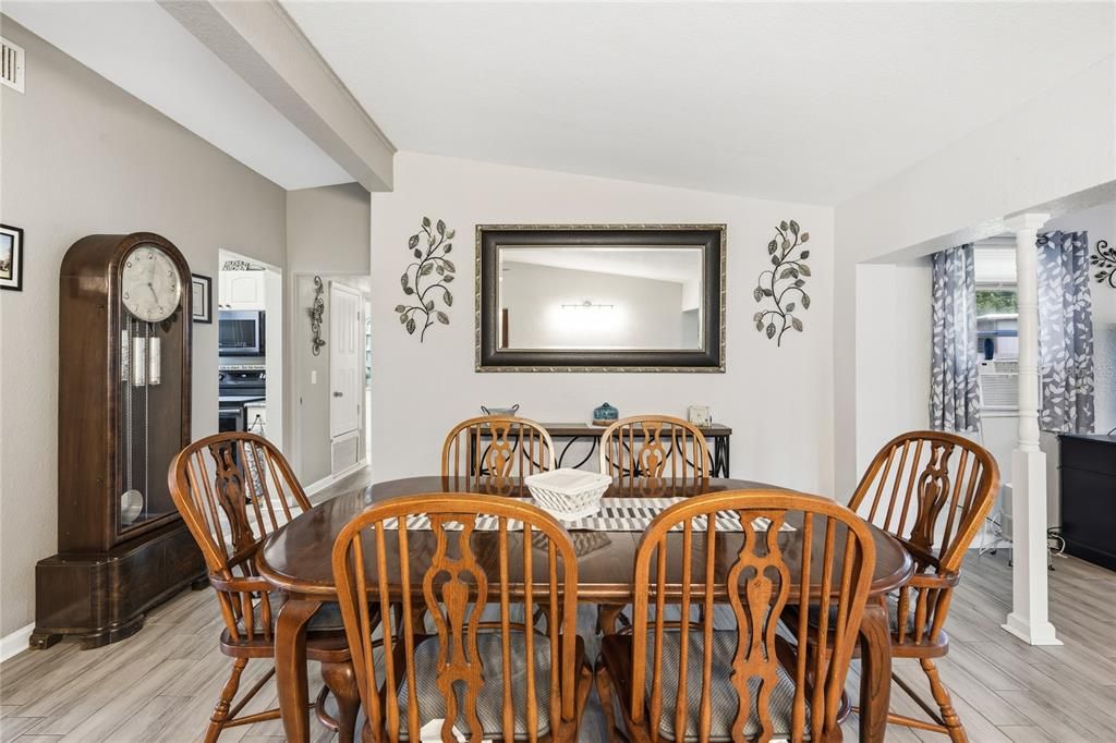 For Sale: $399,900 (3 beds, 2 baths, 1476 Square Feet)