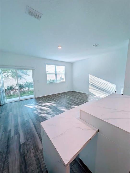 En Venta: $241,000 (3 camas, 2 baños, 1386 Pies cuadrados)