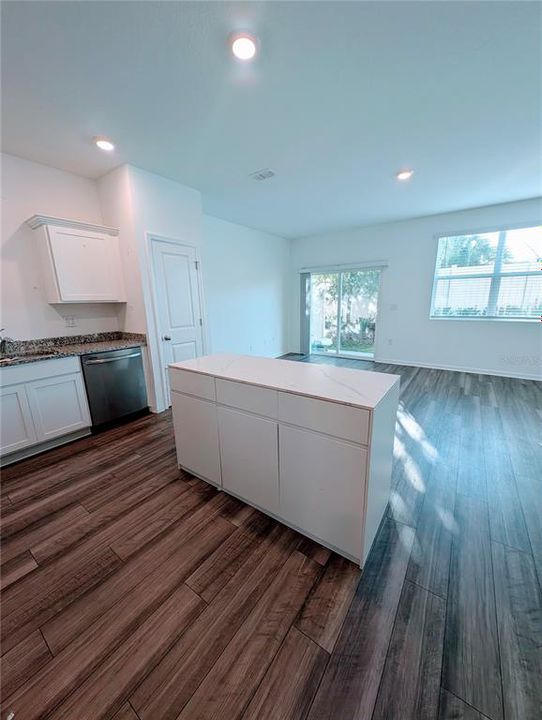 En Venta: $241,000 (3 camas, 2 baños, 1386 Pies cuadrados)