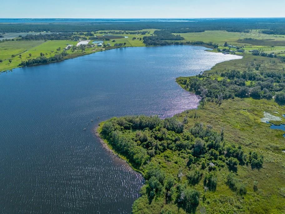 На продажу: $999,000 (43.19 acres)