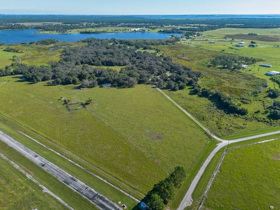 На продажу: $999,000 (43.19 acres)