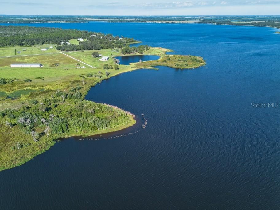 На продажу: $999,000 (43.19 acres)
