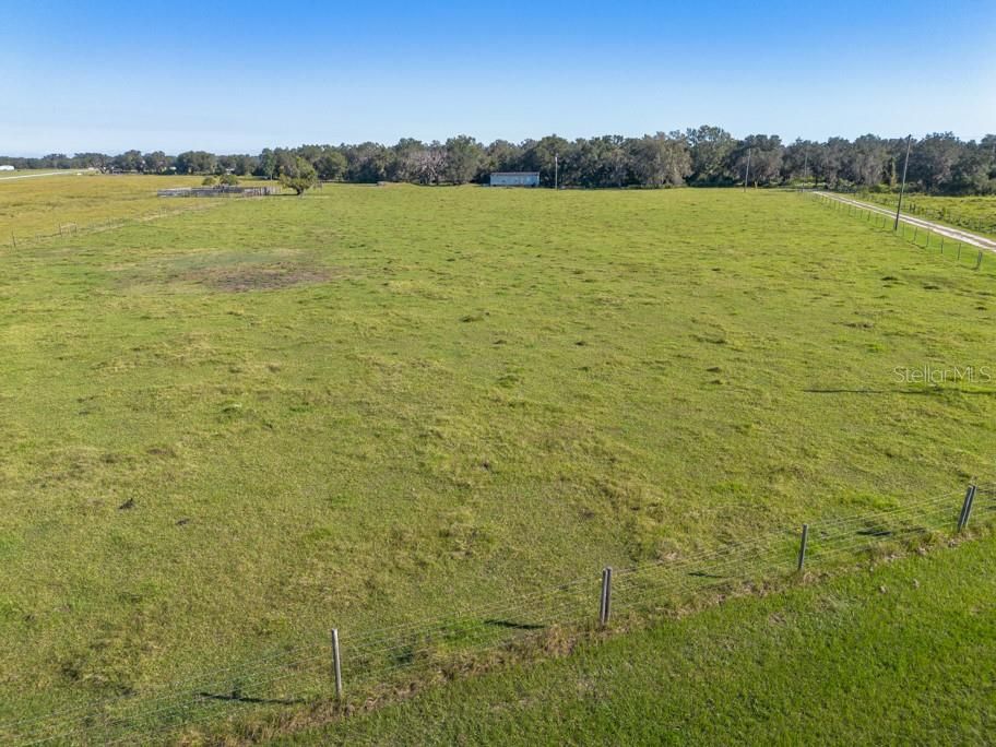 На продажу: $999,000 (43.19 acres)