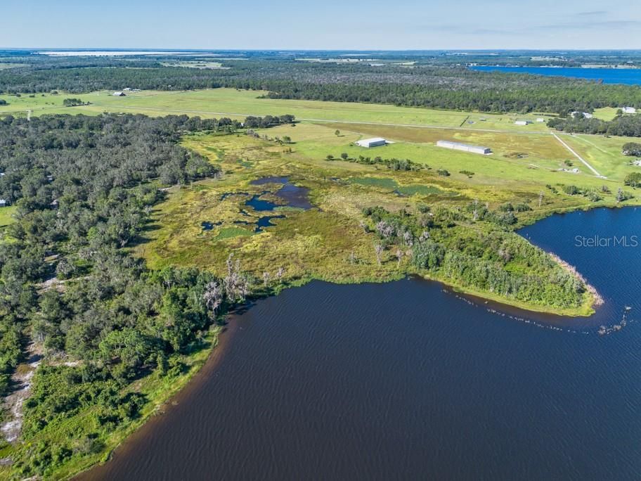 На продажу: $999,000 (43.19 acres)