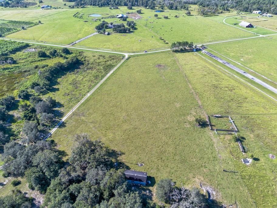 На продажу: $999,000 (43.19 acres)